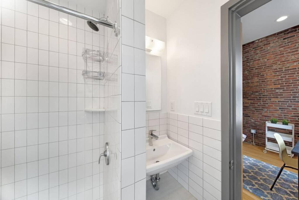 Simple Furnished Studio In The Heart Of Boston Extérieur photo